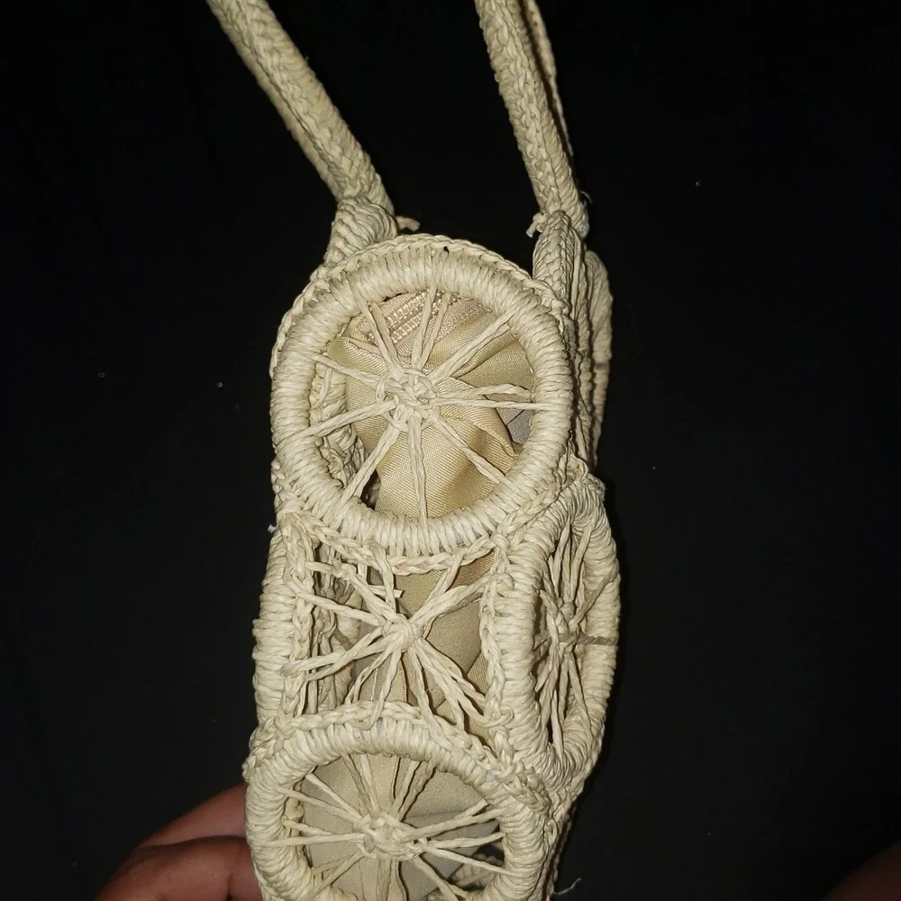 NWOT- Woven Natural Color Handbag/ Purse. 11.5 x 8. Liner included. - Picture 2 of 6